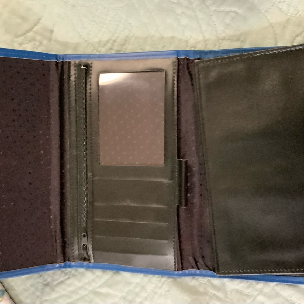 Chic Blue Women's Leather Wallet - Picture 3 of 5